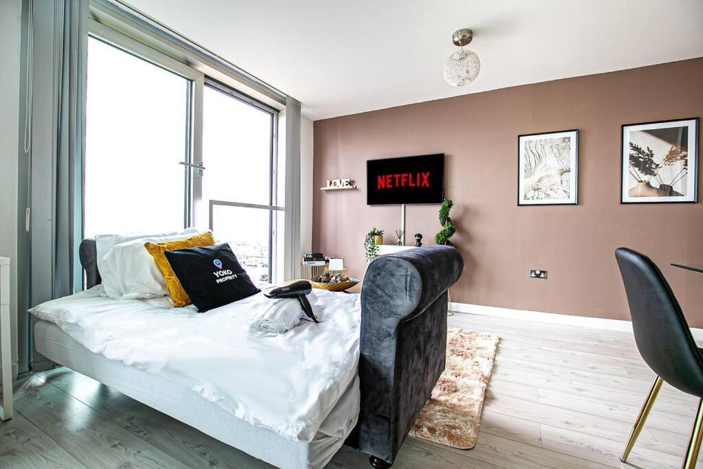 Comfortable City Centre Apartment With Free Parking, Fast Wifi & Smart Tv With Xbox And Netflix By Yoko Property ミルトン・ケインズ エクステリア 写真