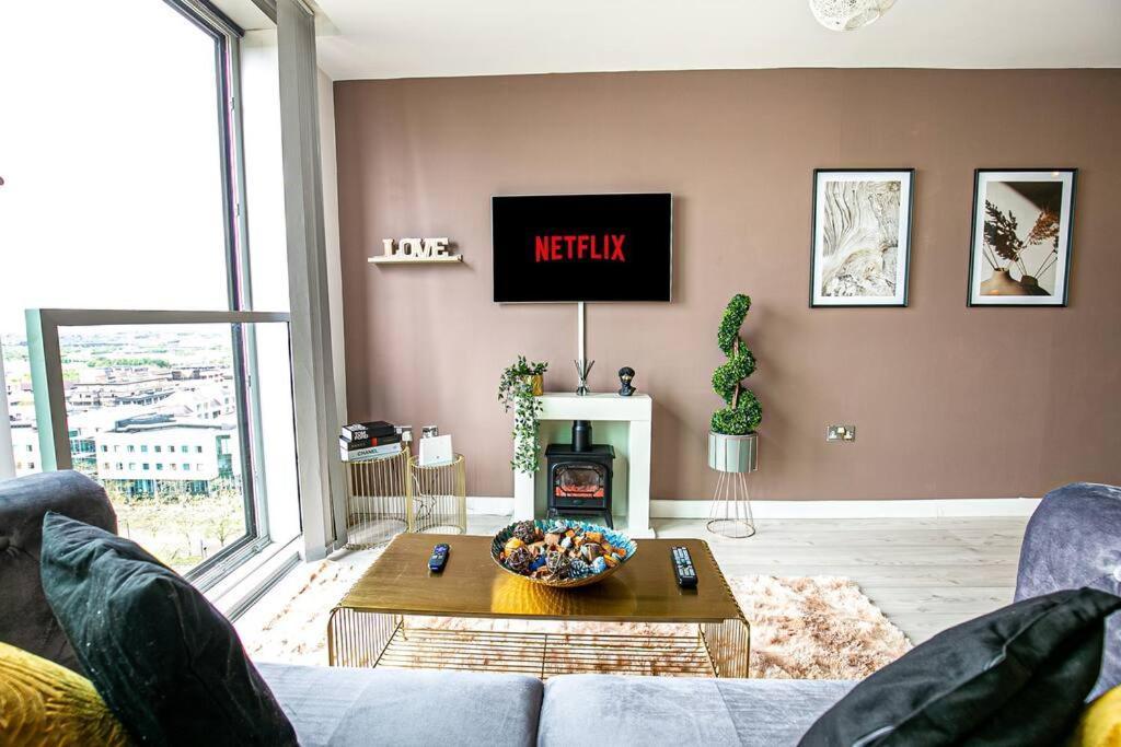 Comfortable City Centre Apartment With Free Parking, Fast Wifi & Smart Tv With Xbox And Netflix By Yoko Property ミルトン・ケインズ エクステリア 写真