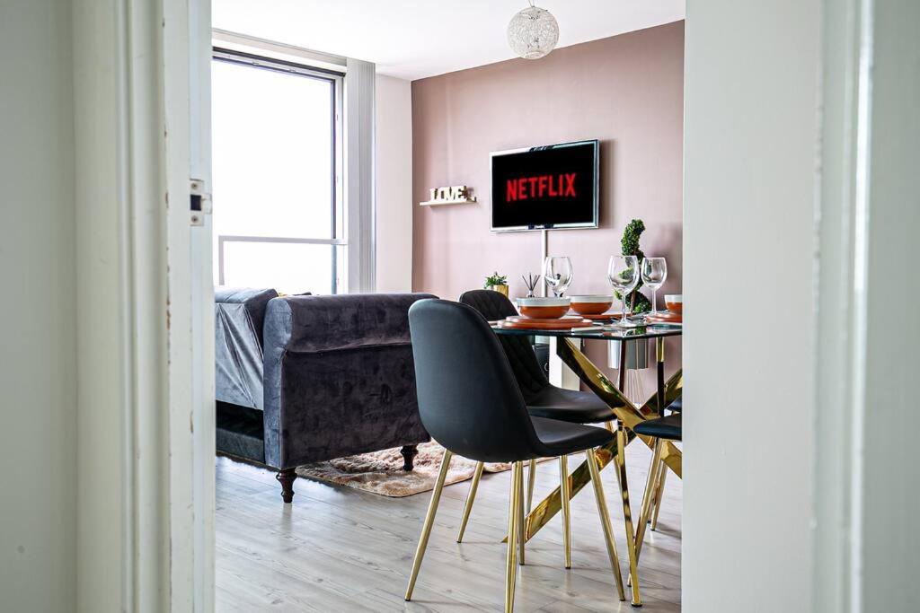 Comfortable City Centre Apartment With Free Parking, Fast Wifi & Smart Tv With Xbox And Netflix By Yoko Property ミルトン・ケインズ エクステリア 写真